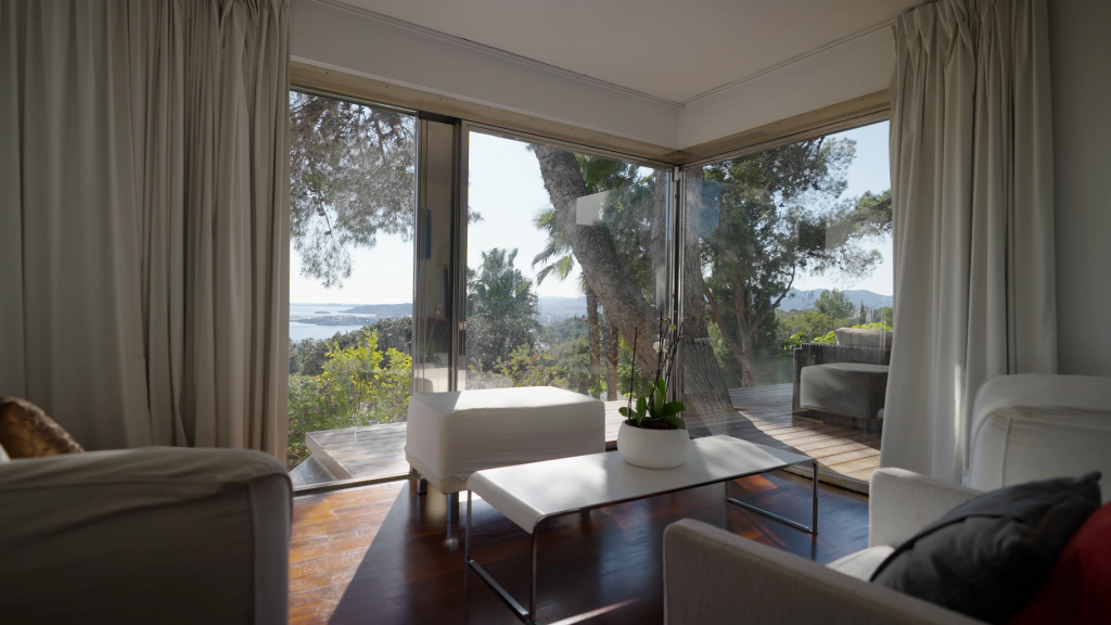 Suite sitting area with sea view at Casa Vella