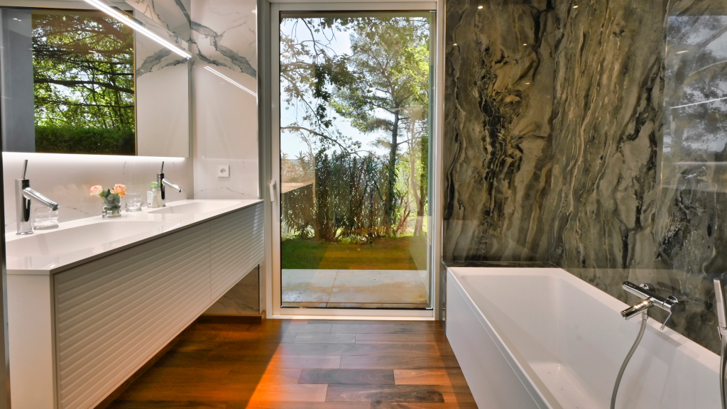 Maison Céleste bathroom with garden view