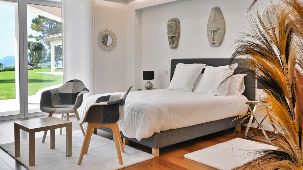 Maison Céleste bedroom with seating area