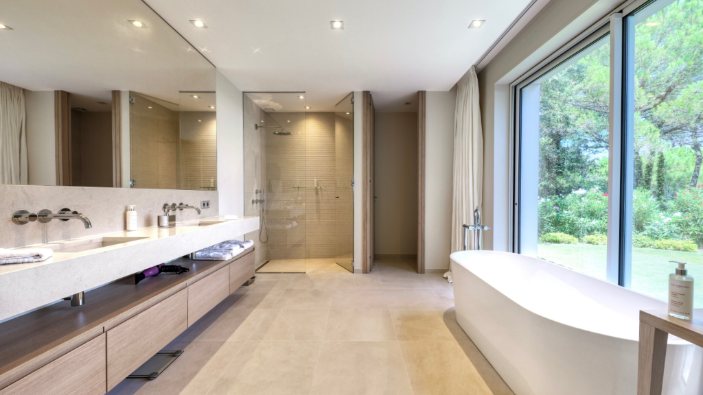 Villa Cote d Or bathroom