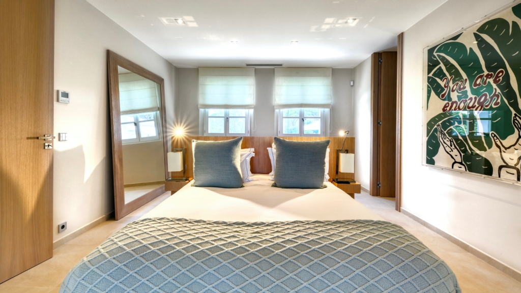 Villa Cote d Or bedroom