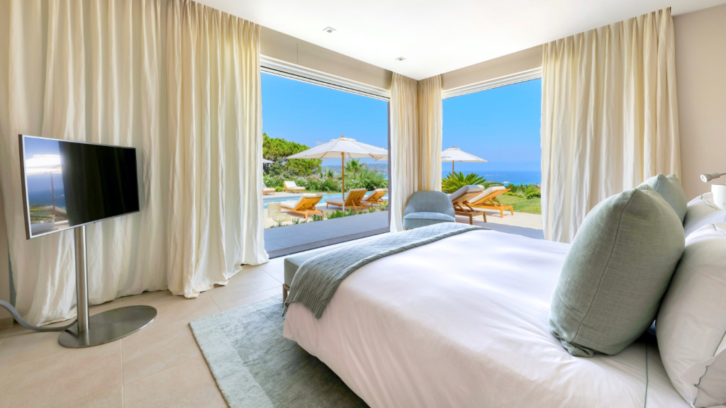 Villa Cote d Or bedroom