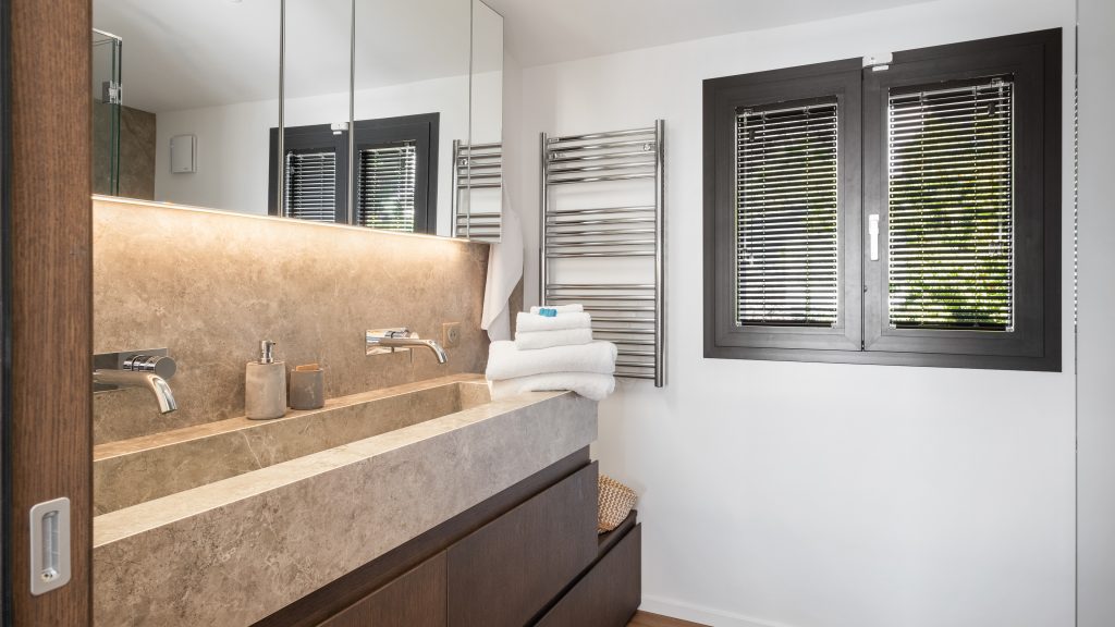 Villa Essence bathroom with double basin