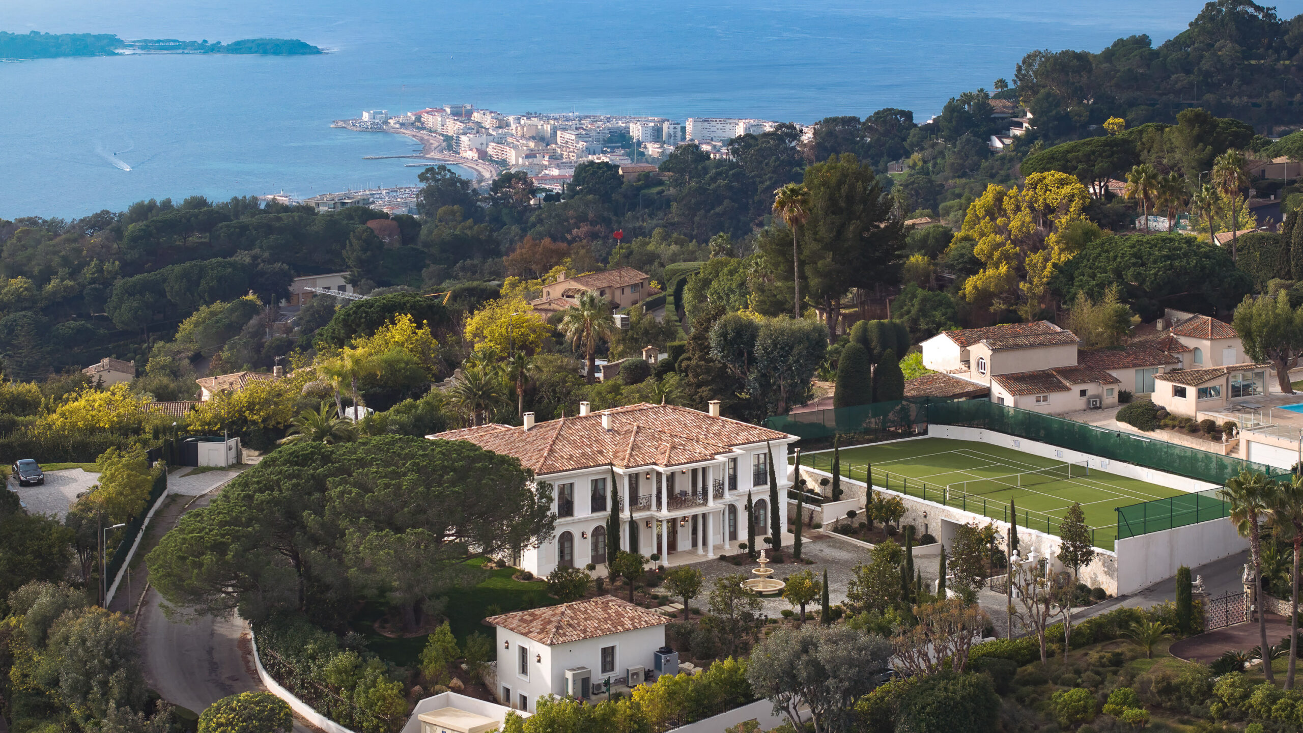 Belle Époque villa with tennis court in Cannes For Rent