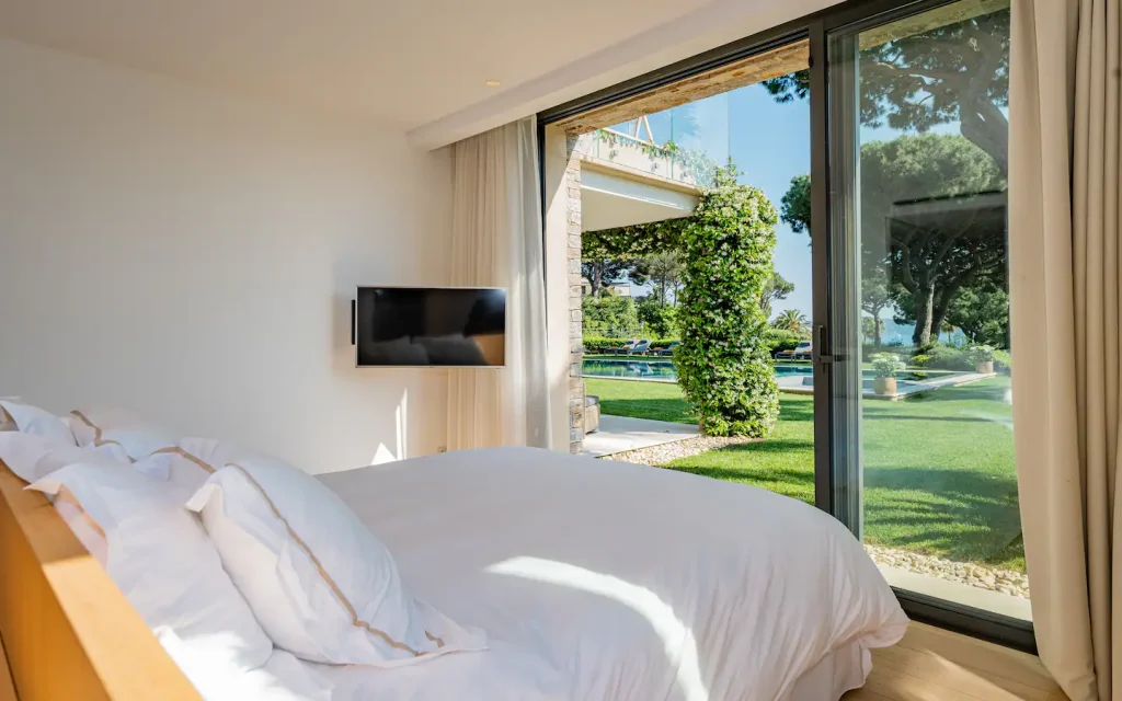 Bedroom at La Tropézienne