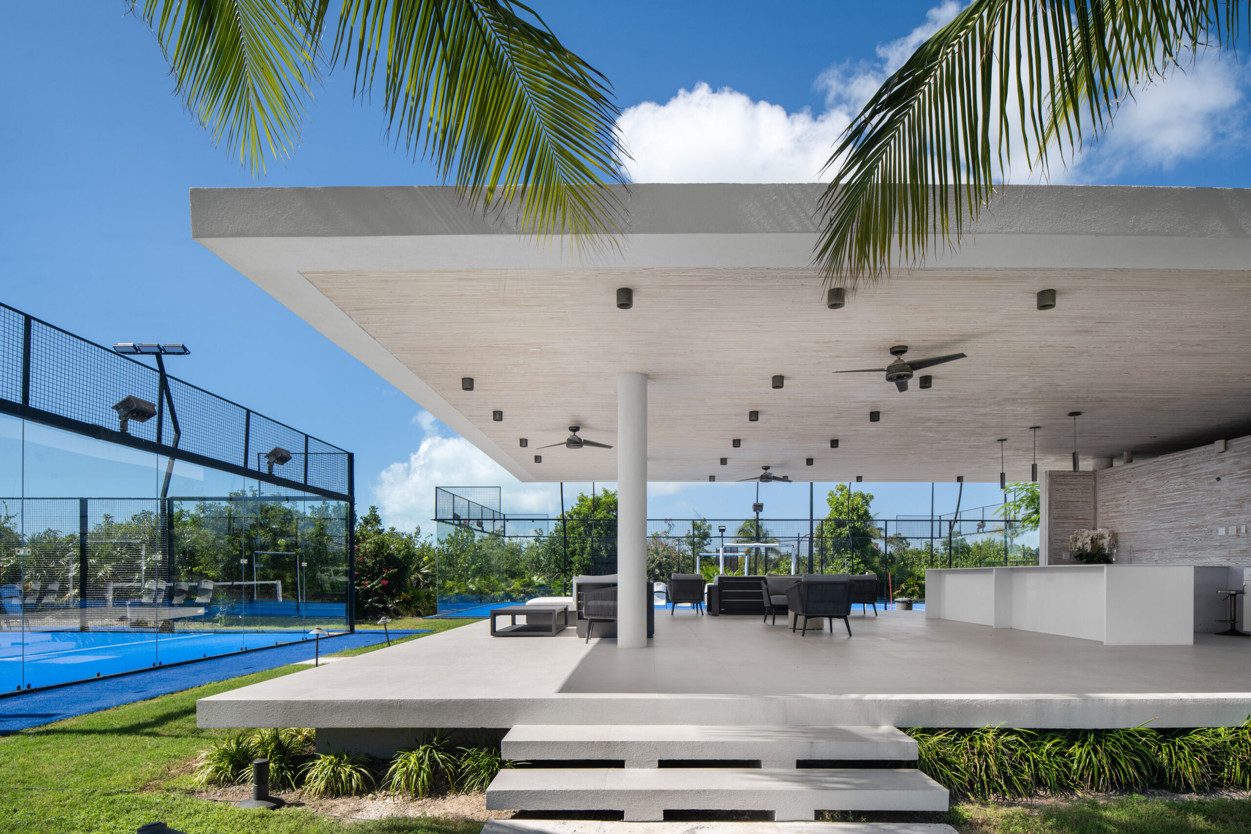 Blog Cover – How to Evaluate Tennis Estate Value