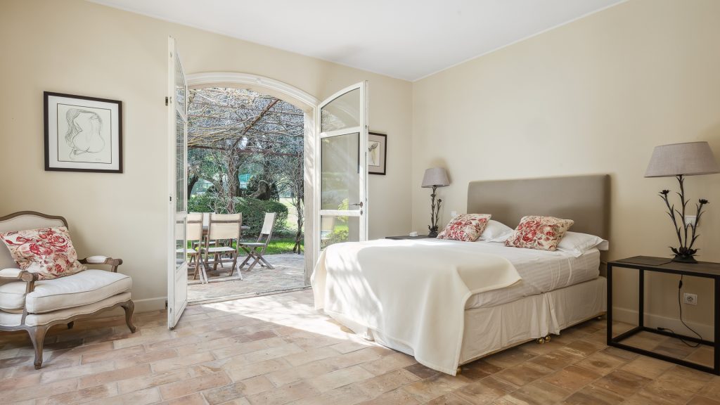 Domaine des Oliviers   8211  69