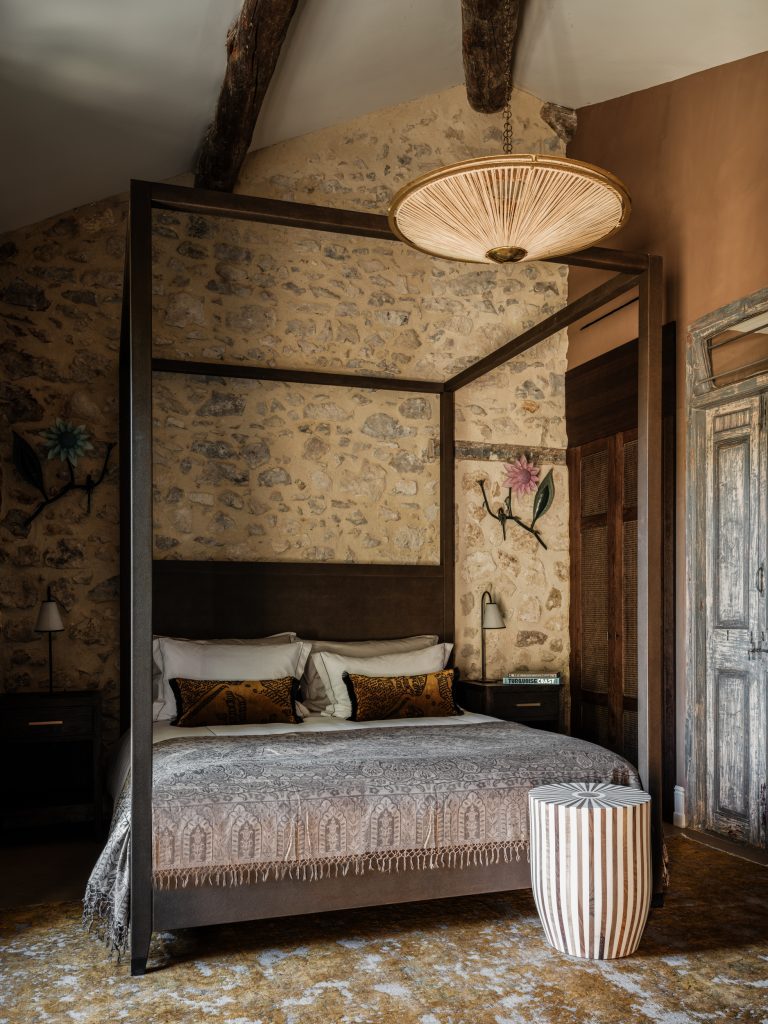Four-poster bedroom at Mas des Oliviers