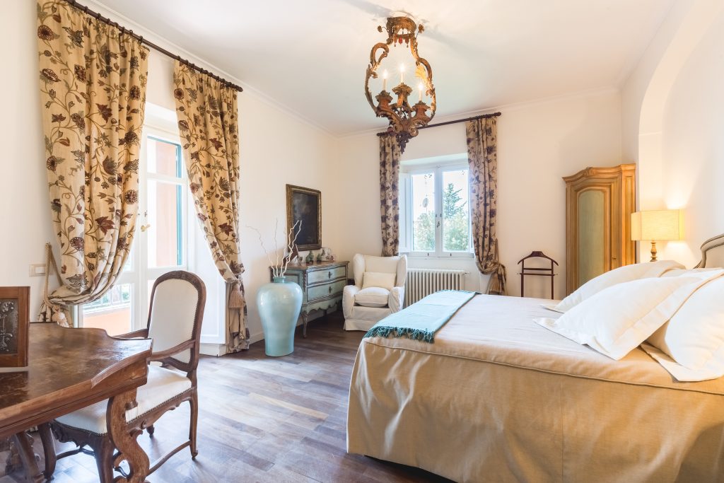 Bedroom with a double bed and period furnishings at Tenuta 4 Pini