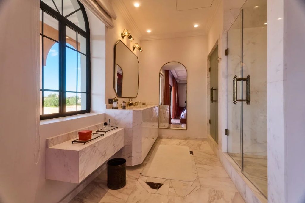 Bathroom with a deep bath at Villa Nara