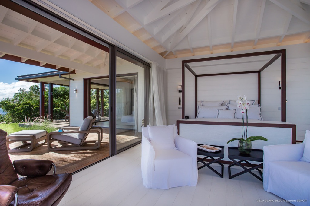 Villa Blanc Bleu bedroom with canopy bed opening onto the terrace