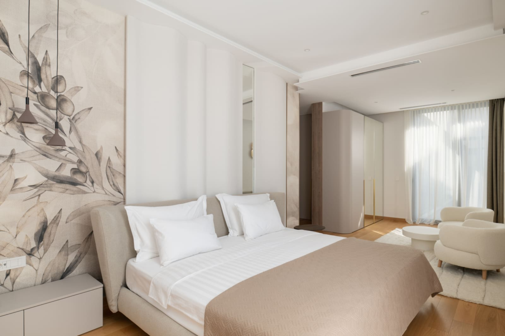 Villa Sapphire bedroom with olive mural and armchairs