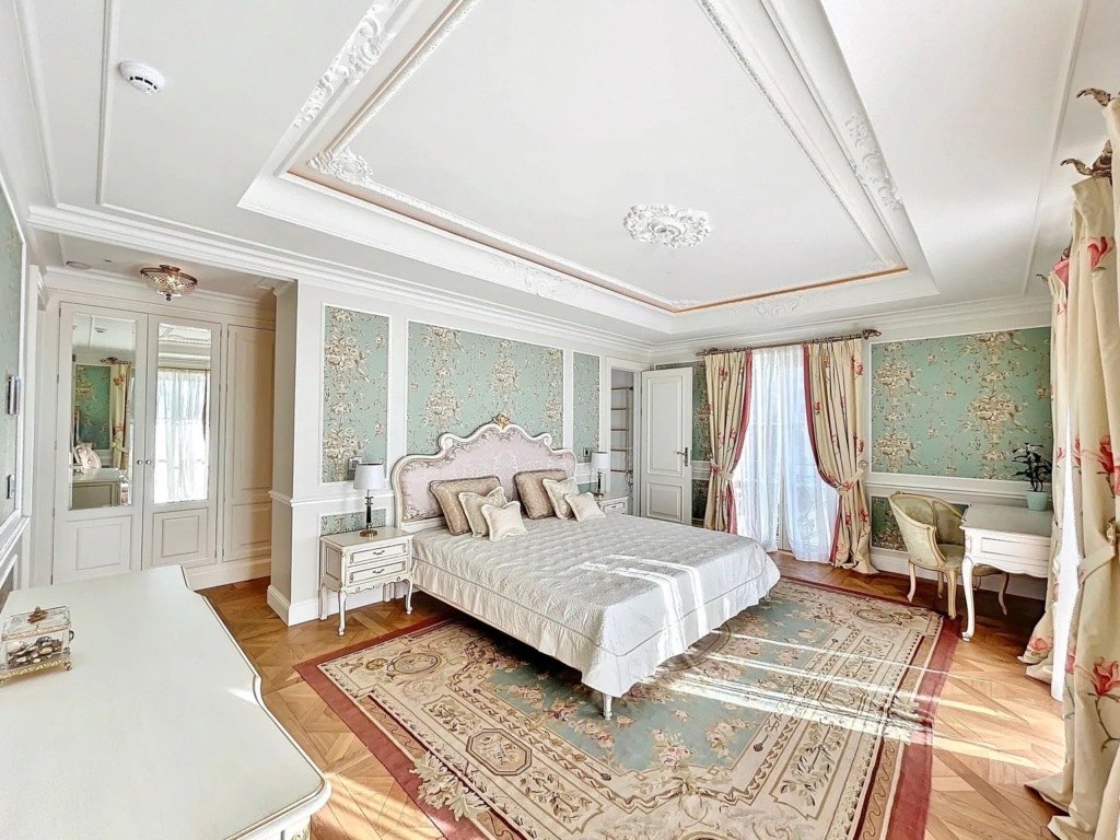 Palais Belle Epoque bedroom