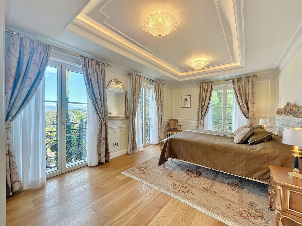 Palais Belle Epoque bedroom